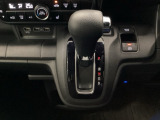 停車中にブレーキペダルを踏み続けなくてもブレーキ保持ができるオートマチックブレーキホールド機能もついております。