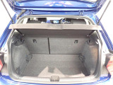 荷室は荷物を隠せるトノカバー付!充分な荷室の広さです!