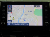 純正ナビを装備。タッチパネル式で使いやすく、お出かけもラクラクです。