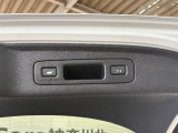 パワーテールゲートでワンタッチでの操作が可能です
