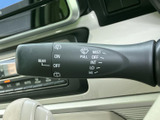 雨天時でもクリアな視界を確保。操作も簡単で、様々な運転状況に対応できます。ミスト噴射機能も搭載されています。