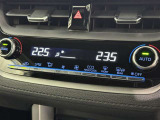 左右独立温度コントロールフルオートエアコンです。運転席、助手席それぞれで独立して温度設定ができます。冷え性の方が乗っても安心ですね♪