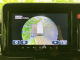 後方の状況を鮮明に映し出し、駐車時の安全性を高めます。狭い場所でもスムーズに駐車でき、運転の負担を軽減します。初心者の方にも安心です。