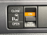 【パワースライドドア】スマートキーや運転席のスイッチでスライドドアの開閉が可能♪電動だから力を入れてドアを開ける必要が無く、小さいお子様でも、重い荷物を持っている時もラクに開け閉めできます♪