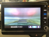 【バックカメラ】運転が苦手な方も車庫入れラクラクです!ギアをリバースに入れれば自動的に切り換わりますので、面倒な操作は不要です♪狭い駐車場もお車を傷つけず安心ですね!