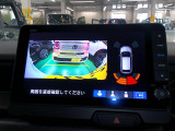 バックカメラの画像です。ガイドラインがスムースな車庫入れをサポートいたします。車庫入れの安心感がアップしますね。