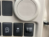 トラクションコントロールとは、すべりやすい路面での発進時や加速時にタイヤの空転を抑え、駆動力確保に貢献する機能です。詳細は販売店スタッフまでおたずねください。