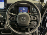 運転にかかわる様々な操作を安全に行えるように視点移動が少なく操作性に配慮されたスイッチ類が凝縮されたコクピットです。