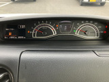 視認性の高いメーター類が、運転に必要な情報を的確に伝えます。運転に集中できる、シンプルで機能的なデザインです。