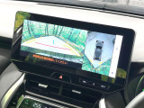 【パノラミックビューモニター】専用のカメラにより、上から見下ろしたような視点で360度クルマの周囲を確認することができます☆死角部分も確認しやすく、狭い場所での切り返しや駐車もスムーズに行えます。
