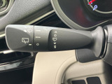 操作しやすいウインカーレバーは、安全な車線変更や右左折をサポートします。確実な操作感で、周囲への意思表示をしっかりと行えます。