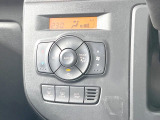 【オートエアコン】一度お好みの温度に設定すれば、車内の温度を検知し風量や温度を自動で調整。暑い&hellip;寒い&hellip;と何度もスイッチ操作をする必要はありません。快適な車内空間には必須の機能ですね♪
