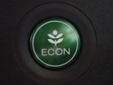 エンジン、エアコンなどを制御し低燃費な『ECONモード』に、また走りを楽しみたいとき、空調など快適性を重視したいときにはスイッチOFFで通常モードに切り替えができます!