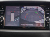 アラウンドビュ-モニタ-はクルマの真上から見ているかのような映像によって、周囲の状況を知ることで、駐車を容易に行うための支援技術です。