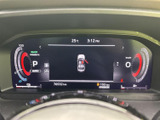 視認性の高いメーター類で、運転に必要な情報を的確に把握できます。スタイリッシュなデザインも魅力です。