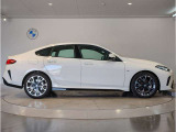 ご納車後も全国約200拠店のBMW正規ディーラーサービス工場にて保証対応いたします。お近くのBMW正規ディーラーをご案内の上、アフターメンテナンスをお受け頂けますので、安心してお乗りいただけます!!