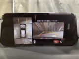 360度モニターは、4つのカメラによる前後左右・俯瞰映像でドライバーからは見えない領域の危険認知をサポート!全周囲の死角を減らし、狭い駐車場や幅寄せ、T字路の進入などの運転の安心感を高めます!