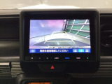 バックモニター付きで、車庫入れやバック時の後方確認をサポート。