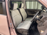 乗降がしやすい運転席。高さが調節できて小柄な方でも運転しやすいポジションをとることができます。