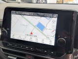 視認性に優れた大画面の純正メモリーナビ。見やすい地図表示と分かりやすいルート案内で、初めて訪れる場所へのドライブも安心して楽しめます。