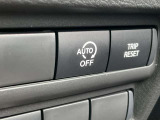 【アイドリングストップ】信号待ちなどの停車時に、エンジンを自動的にストップさせることでガソリン消費をセーブします。