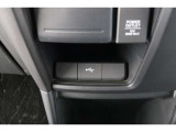 スマートフォンなどの音楽再生が可能なUSB接続ジャック装備車両です♪♪♪
