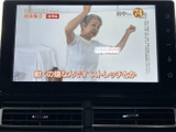 お好みのコンテンツを大画面で楽しめます。鮮やかな色彩とクリアな音質で、車内をエンターテイメント空間に変え、快適なドライブをサポートします。