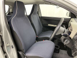 シンプルながら機能性あふれる運転席廻りです。視界性もよく、運転しやすいですよ。