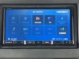 CDやUSB、Bluetoothなど、多様なメディアに対応しています。お好みの音源を選んで、車内を楽しい空間に変えましょう。