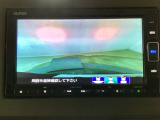 【バックカメラ】運転が苦手な方も車庫入れラクラクです!ギアをリバースに入れれば自動的に切り換わりますので、面倒な操作は不要です♪狭い駐車場もお車を傷つけず安心ですね!