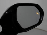 BSM(ブラインドスポットモニタ)!隣の車線を走る車両をレーダーで検知し、ドアミラーでは確認しにくい後側方エリアに存在する車両に加えて、急接近してくる車両も検知します。