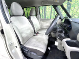 運転席シート廻りは使用感も少なく、良好な状態となっています。前オーナー様が丁寧に使っていたことがよくわかりますね。