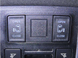 両側電動スライドドアを装備しております。