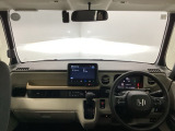 フロントガラスが大きく、ワイドな視界で運転もしやすくなるように設定されています。