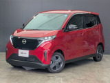 先進的なLEDヘッドライトと専用グリルが特徴的な、日産の軽EV「サクラ」。凛とした存在感を放ち、毎日のドライブを彩ります。