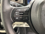 ステアリングにオーディオ操作スイッチが付いています。オーディオ画面に直接タッチしなくても操作が出来ますので、運転に集中できます。