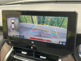 【全周囲カメラ】専用のカメラにより、上から見下ろしたような視点で360度クルマの周囲を確認することができます☆死角部分も確認しやすく、狭い場所での切り返しや駐車もスムーズに行えます。