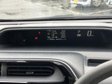 視認性の高いメーターで、走行情報をしっかり確認できます。運転に集中できる、シンプルで機能的なデザインです。