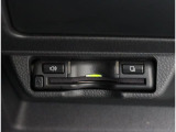 ETC2.0が装備され、運転席 右側にビルトインカバーで装着されております!高速道路利用時の自動精算と、渋滞情報を取得し、ナビゲーションと連動!! 状況をお知らせしたり、迂回路の提案等も行います!