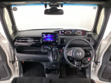 【前方視界】開放的な前方視界!運転がしやすく疲れにくいです♪窓が大きく、見通しがとっても良いおクルマですよ♪