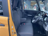 運転席まわりです。実際に座ってみて、乗り心地を体験してみてください,視界も良好です