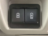こちらのクルマはUSB接続コネクタも装備されています♪スマホの充電などにお使い下さい。ご旅行中での充電切れも、これなら心配いりませんね!