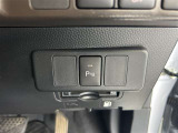 家族でクルマを運転する場合、擦ったりしないか心配ですね。コーナーセンサーも付いてますので、障害物が近づいたら、音で知らせてくれます。