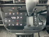 操作のし易いオートエアコンです。気温に合わせて車内を快適に保てます。