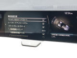 こちらのお車には先進安全装備が多数搭載されています。衝突被害を回避あるいは軽減するためのブレーキや、後方死角からの接近警報、車線逸脱を防止する警報装置など、詳しくはスタッフまでお尋ねください。