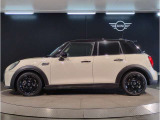 気密性の高いMINIは外観のかわいらしさとは裏腹に、外の雑音を遮り、高級感のある快適なドライブをお楽しみいただけます。