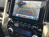 バックモニターで後方の状況を安全確認。狭い場所での駐車や車庫入れも楽にこなせます。