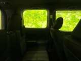 3列目シートも広々としており、大人でも快適に過ごせます。多人数乗車時にも便利です。