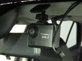 ドライブレコーダー装備:車の走行中の主に外観を中心に記録する撮影機材です!交通事故発生時の責任の所在を明確にしたり、観光等を記録するのにも役立ちます!