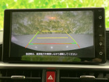 後方確認をサポートするモニター画面。駐車時の安全性と運転のしやすさを高めます。ガイドライン表示で、よりスムーズに駐車できます。